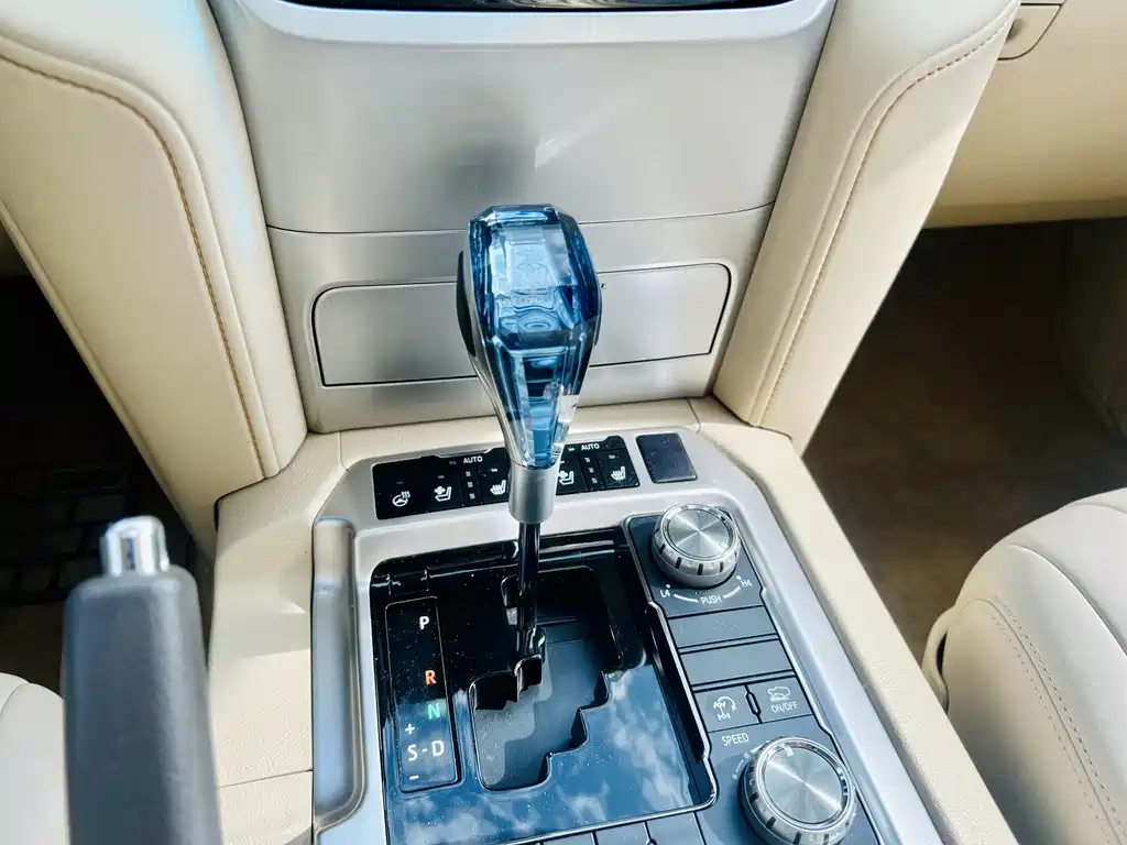 Toyota Land Cruiser 2020 — фото 11