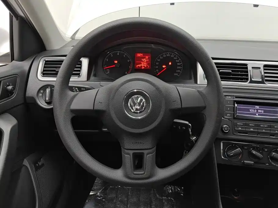 Volkswagen Santana 2018 — фото 15
