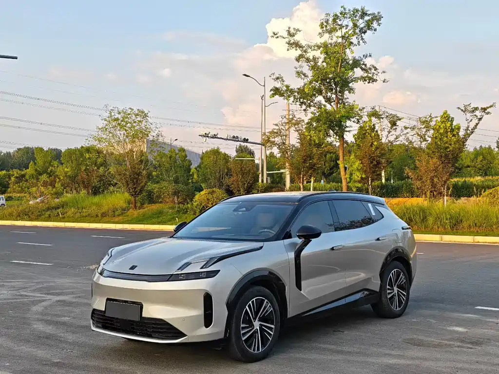 Lynk & Co 08 EM-P 2024 — фото 1