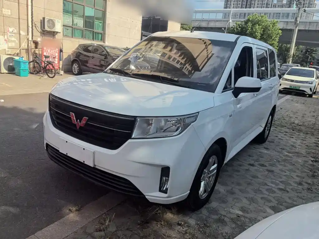 Wuling Hongguang PLUS 2021