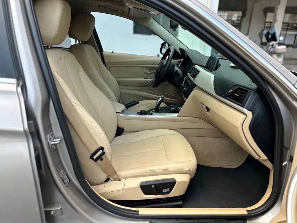 BMW 3 Series 2015 — фото 33