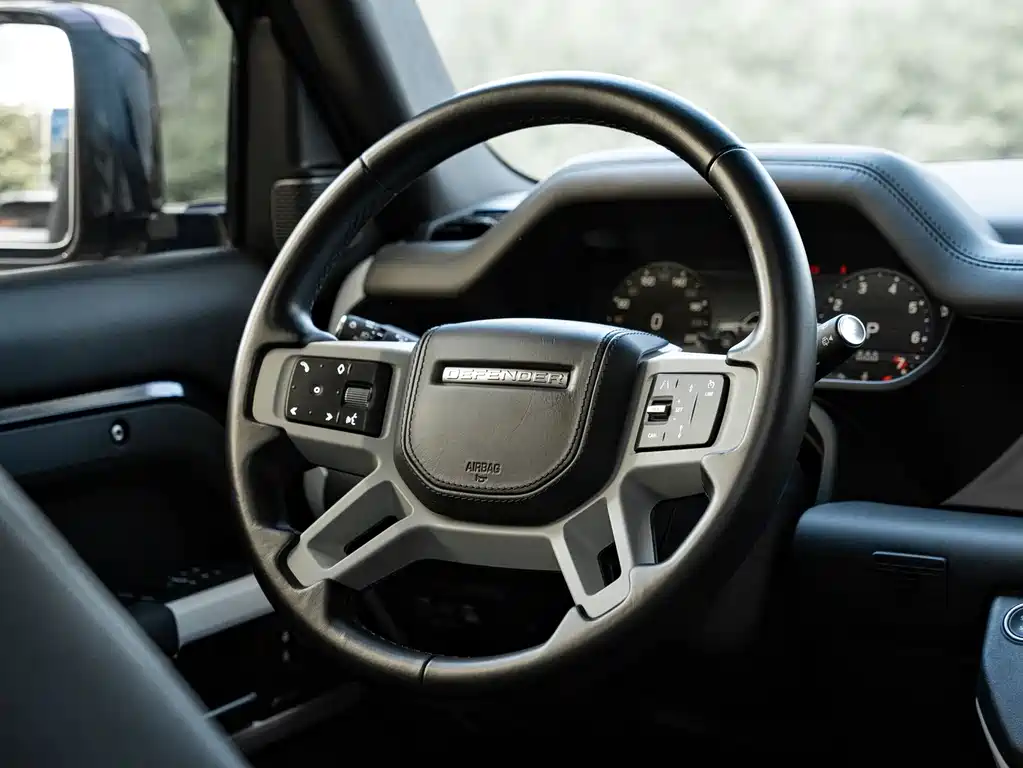 Land Rover Defender 2022 — фото 10