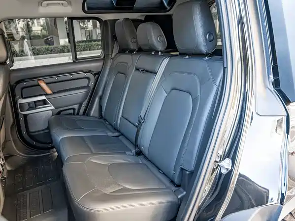 Land Rover Defender 2022