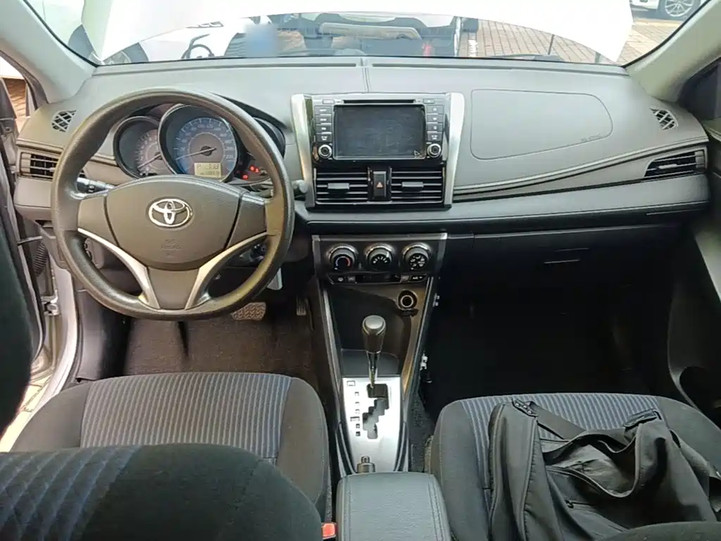 Toyota Yaris L 2014 — фото 16