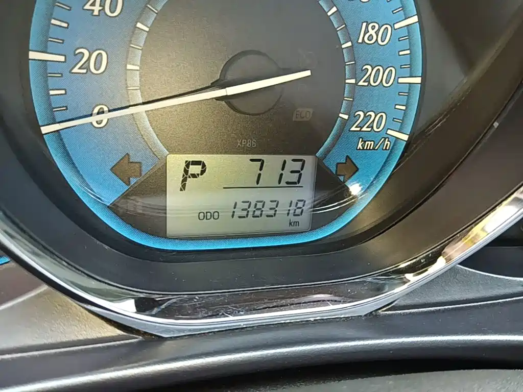 Toyota Yaris L 2014 — фото 19