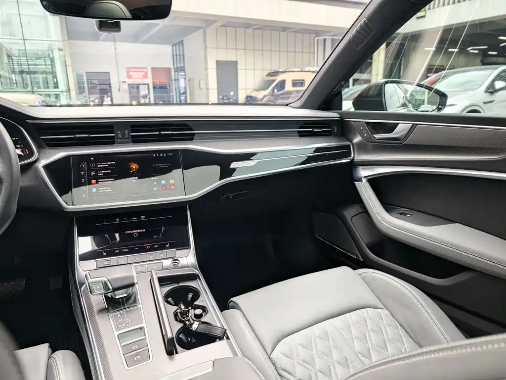 Audi A7L 2024 — фото 18