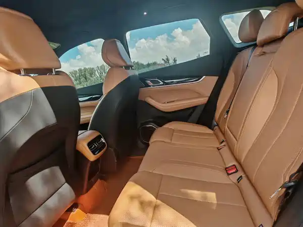 Geely Boyue L 2025
