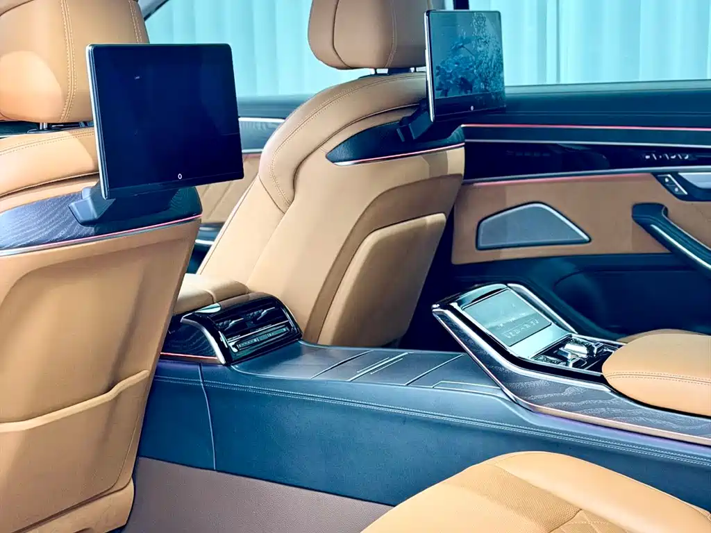 Audi A8 2023 — фото 11