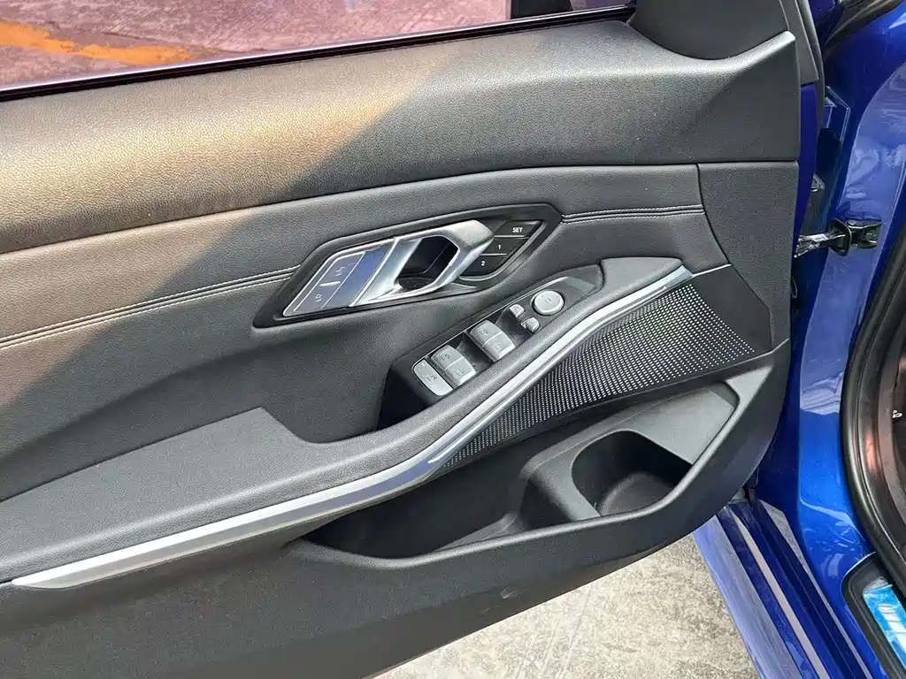 BMW 3 Series 2019 — фото 11