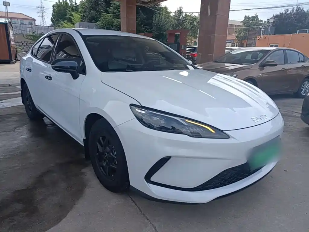 BYD Seal 05 DM-i 2025 — фото 4