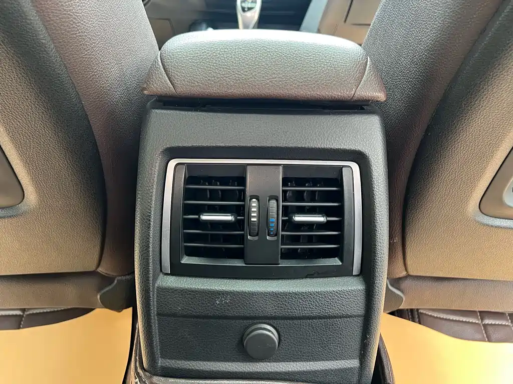 BMW 3 Series 2019 — фото 14