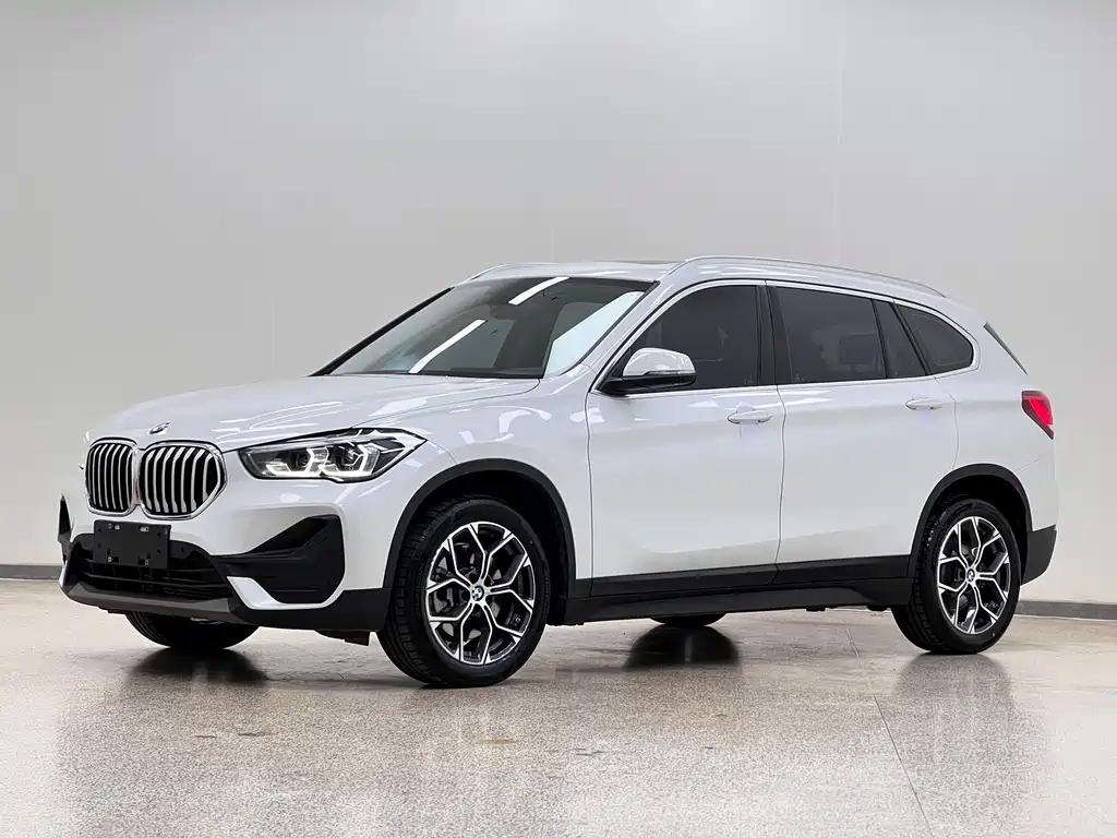 BMW X1 2022 — фото 1