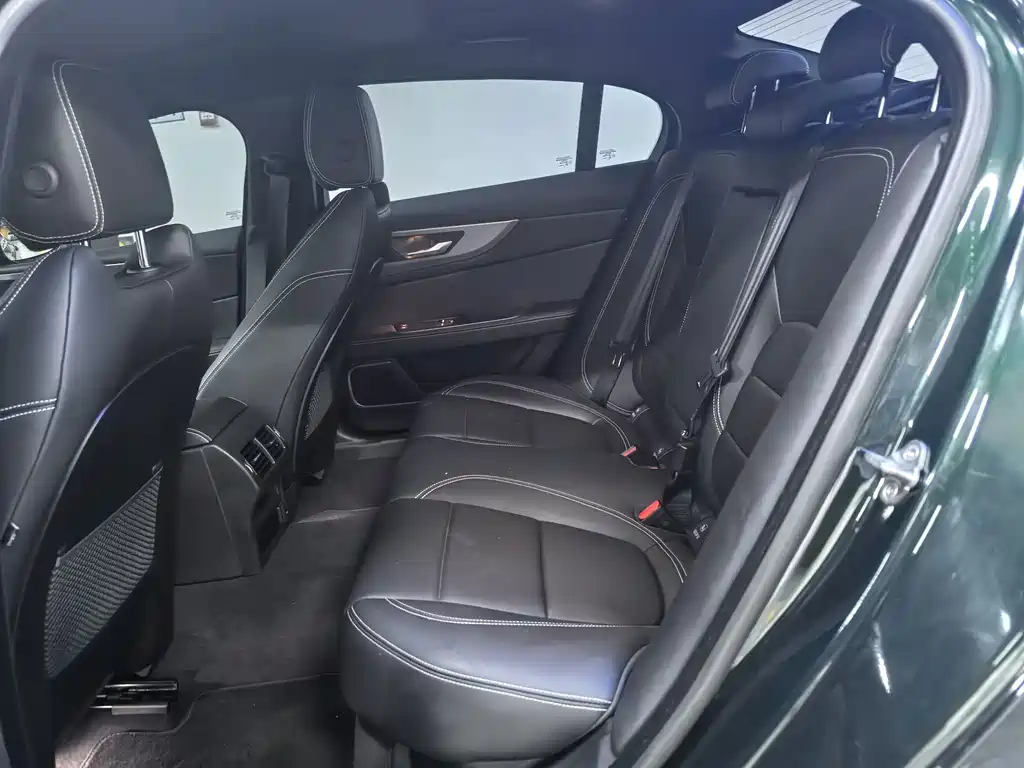 Jaguar XEL 2023 — фото 10