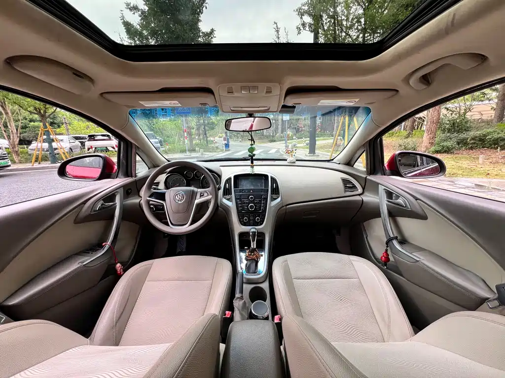 Buick Excelle 2013 — фото 10