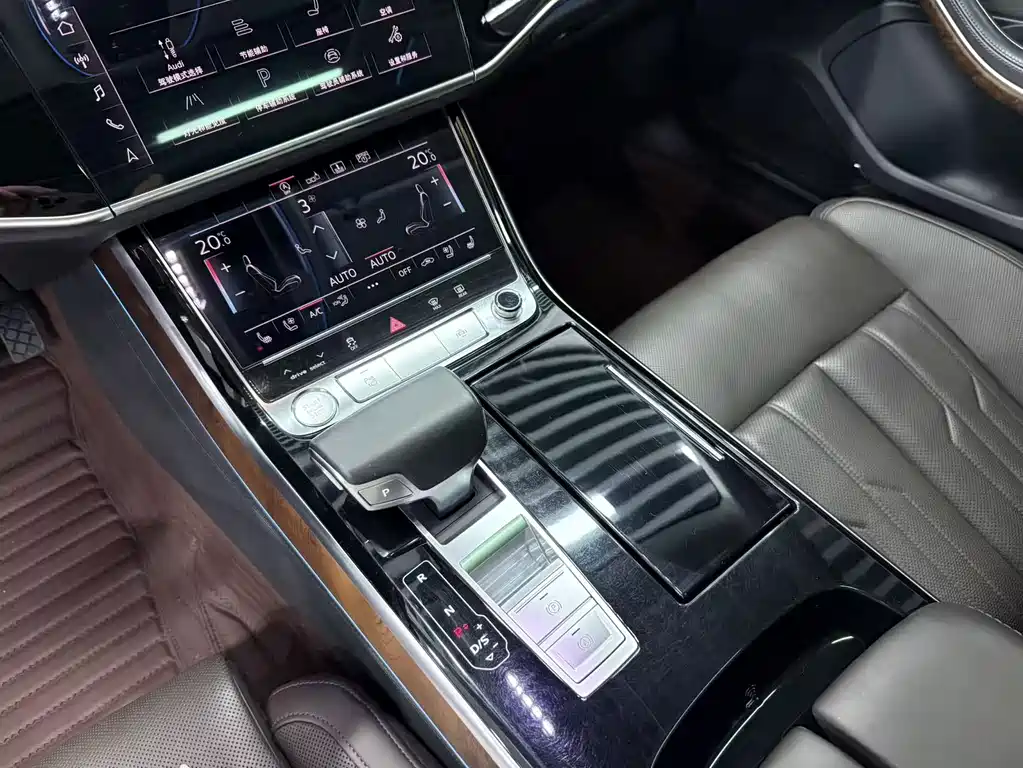 Audi A8 2020 — фото 22