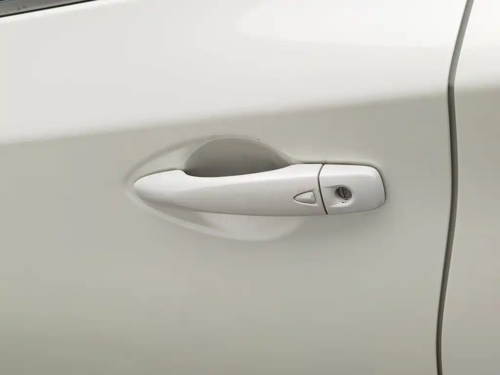 Nissan Tiida 2016 — фото 18