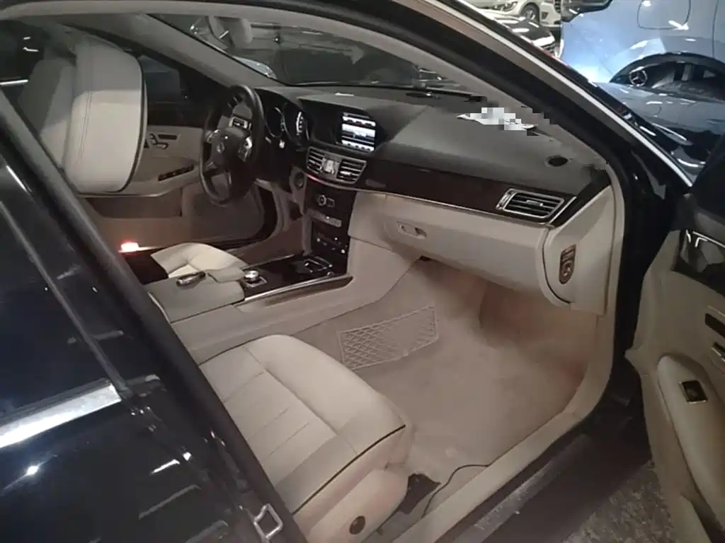 Mercedes-Benz E-Class 2015 — фото 11
