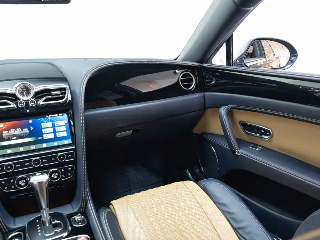 Bentley Flying Spur 2017 — фото 20