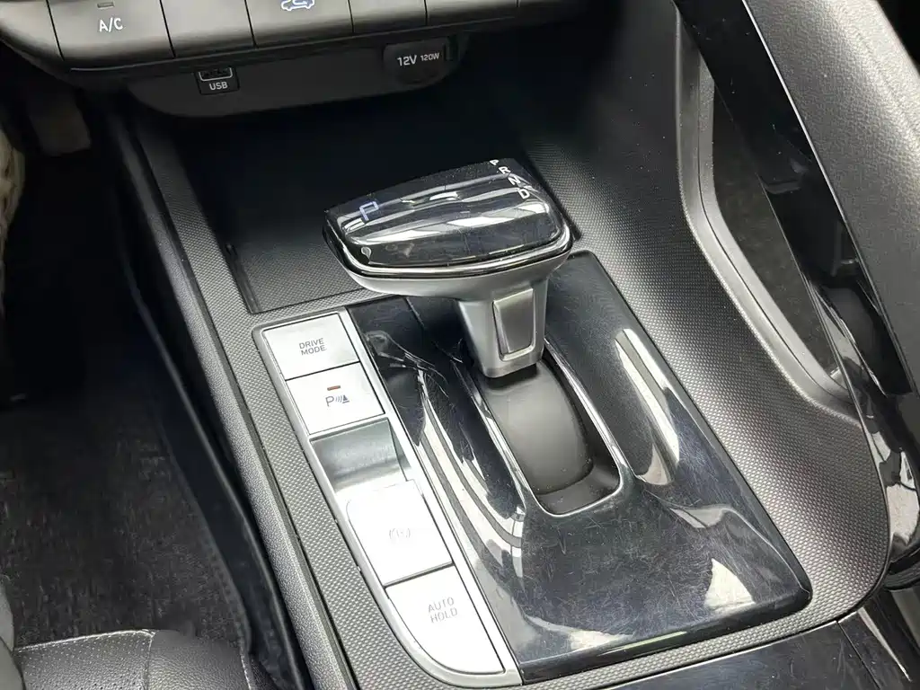 Hyundai Elantra 2023 — фото 14