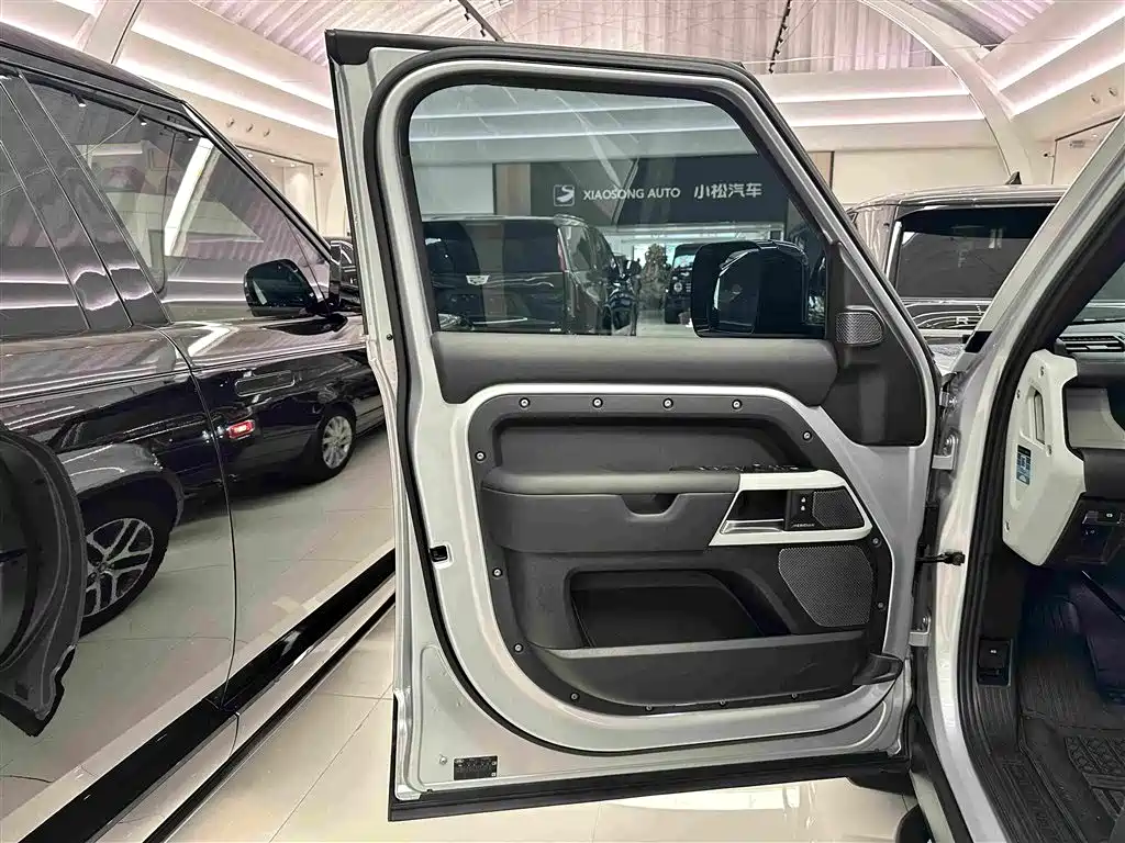 Land Rover Defender 2020 — фото 18