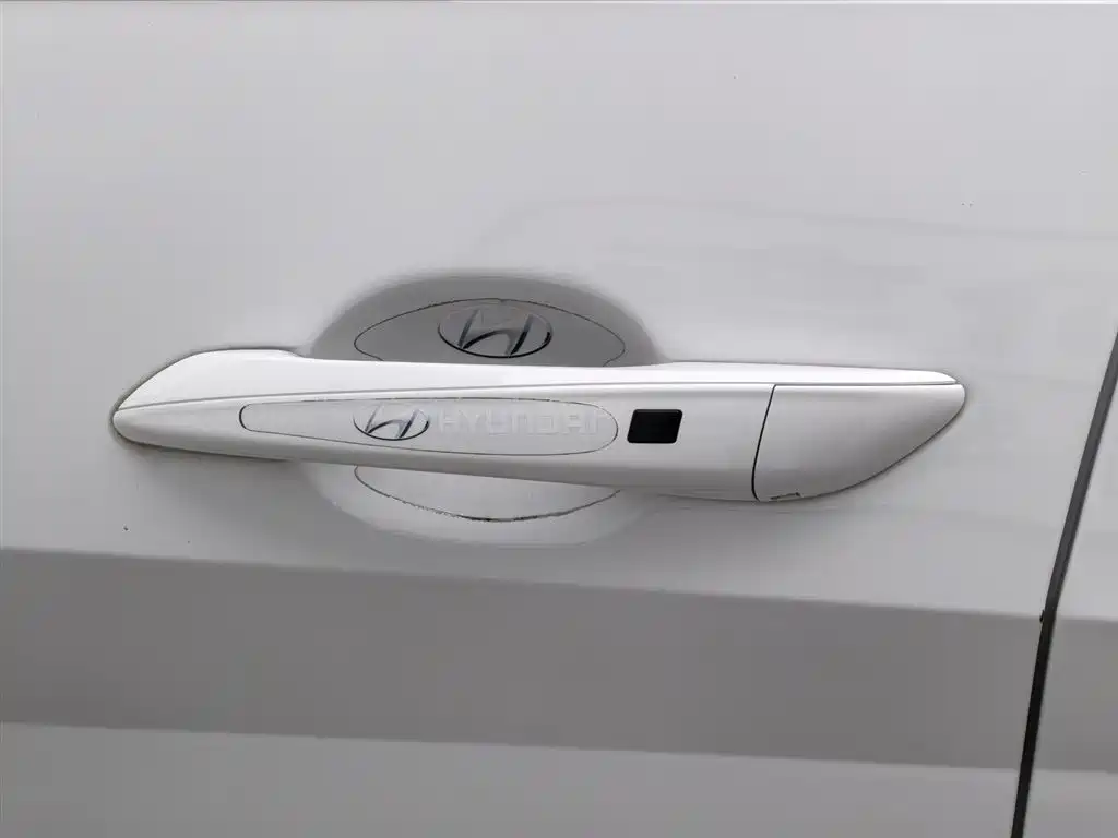 Hyundai Elantra 2023 — фото 18