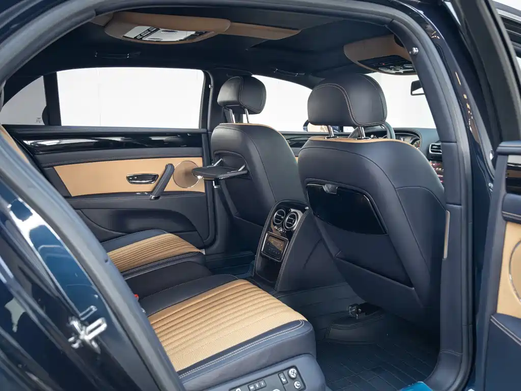 Bentley Flying Spur 2017 — фото 14