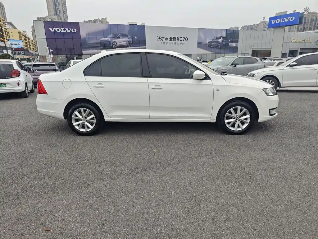Skoda Rapid 2015 — фото 3