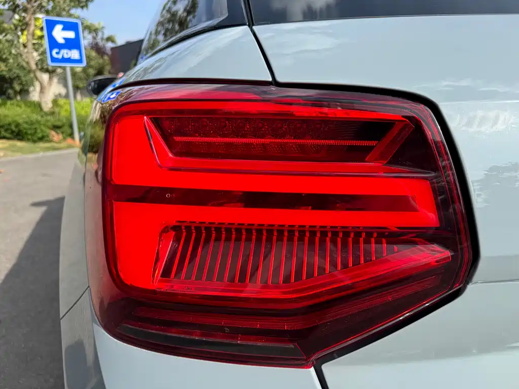 Audi Q2L 2024 — фото 17