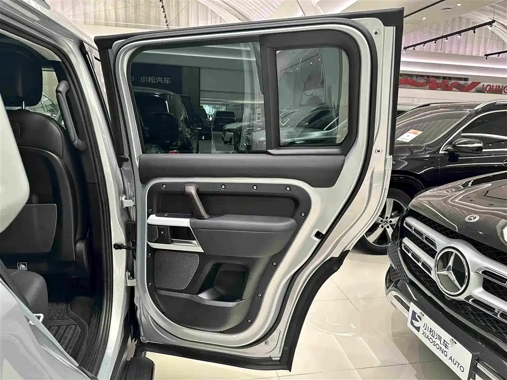 Land Rover Defender 2020 — фото 29