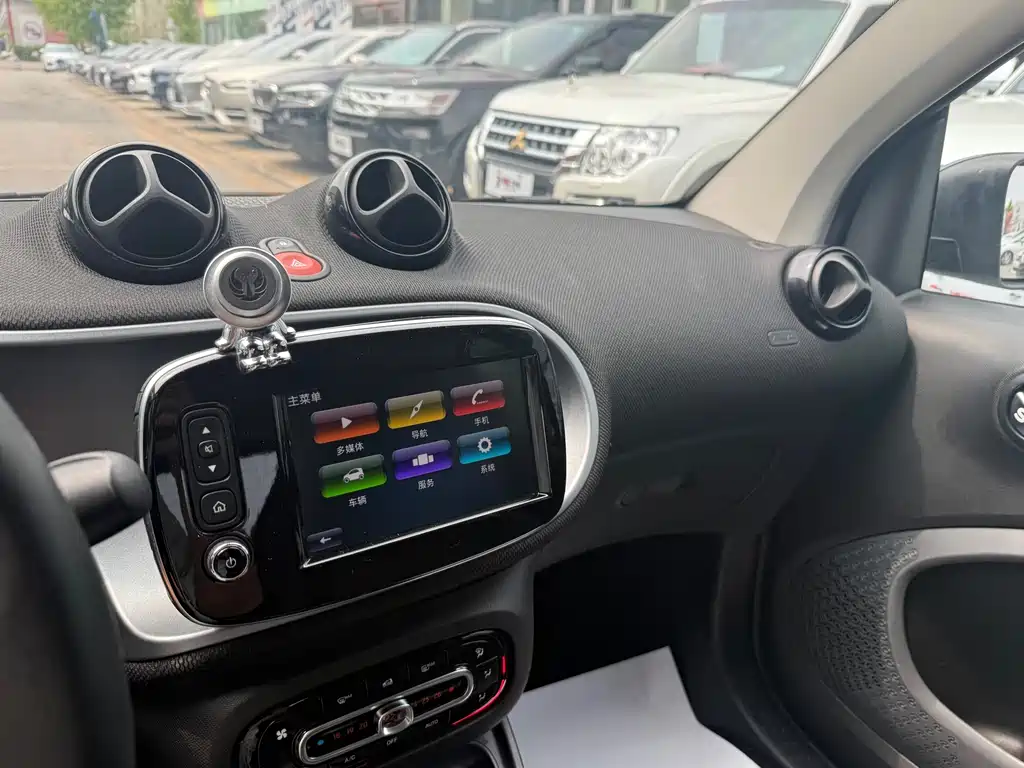 smart Fortwo 2018 — фото 15