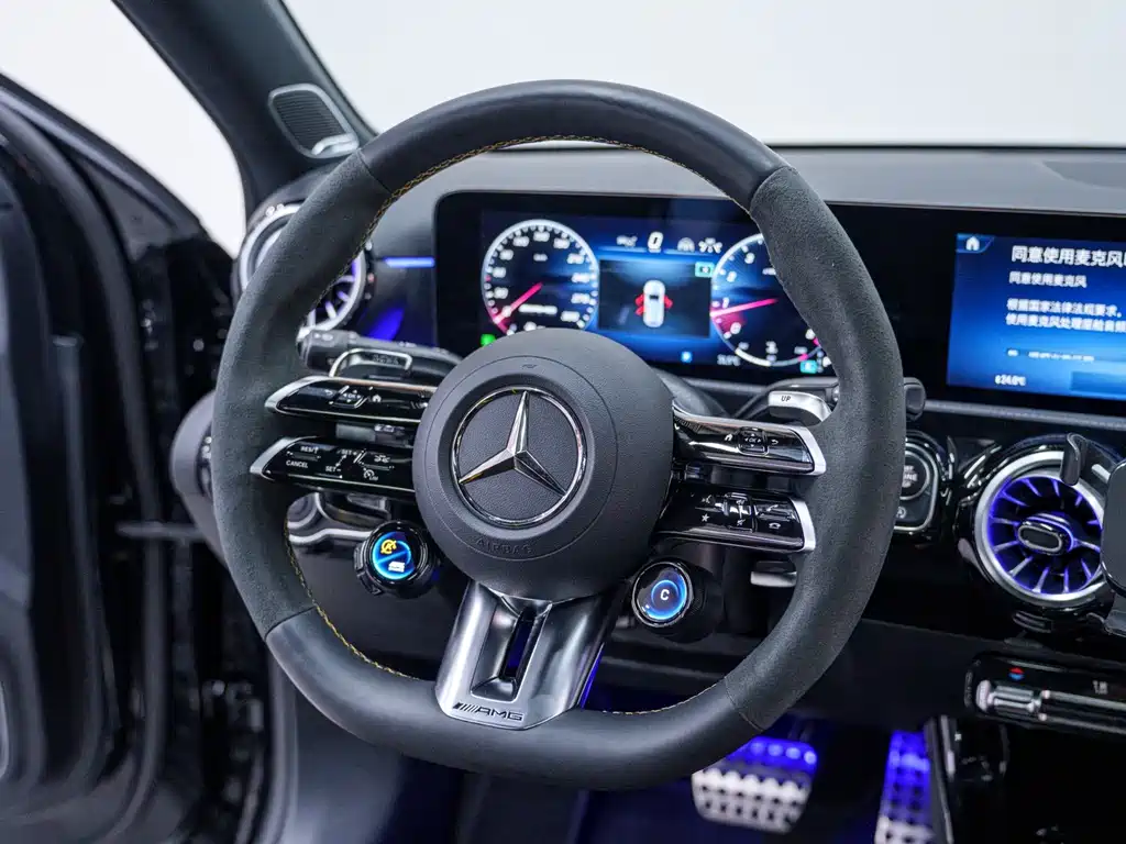 Mercedes-Benz A-Class AMG 2024 — фото 17