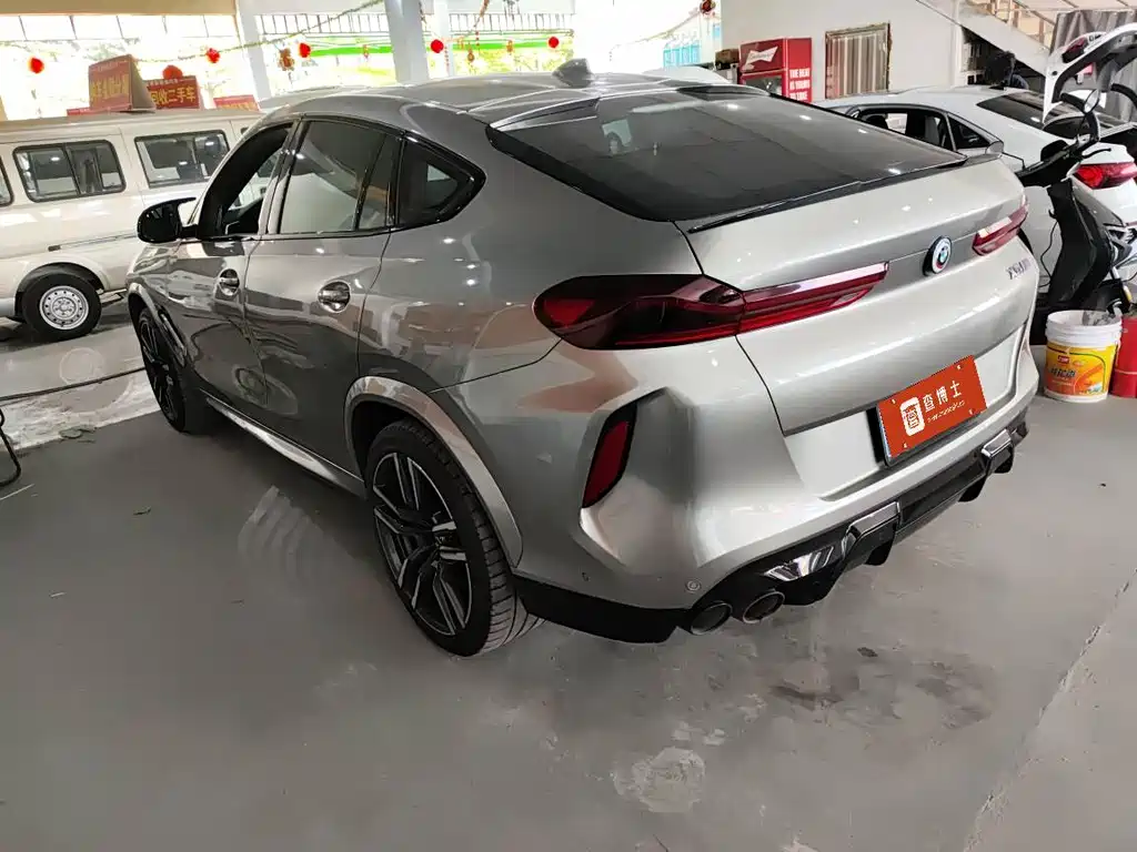 BMW X6 M 2023 — фото 11