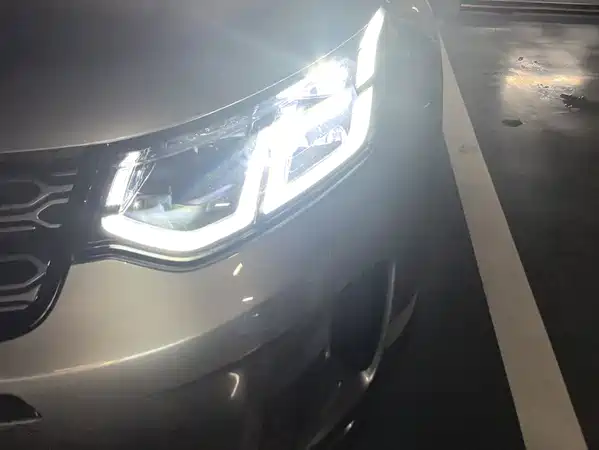 Land Rover Discovery Sport 2021