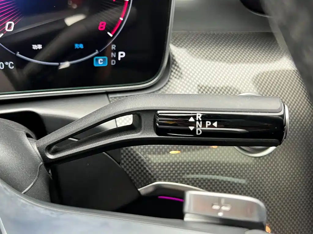 Mercedes-Benz C-Class 2024 — фото 17