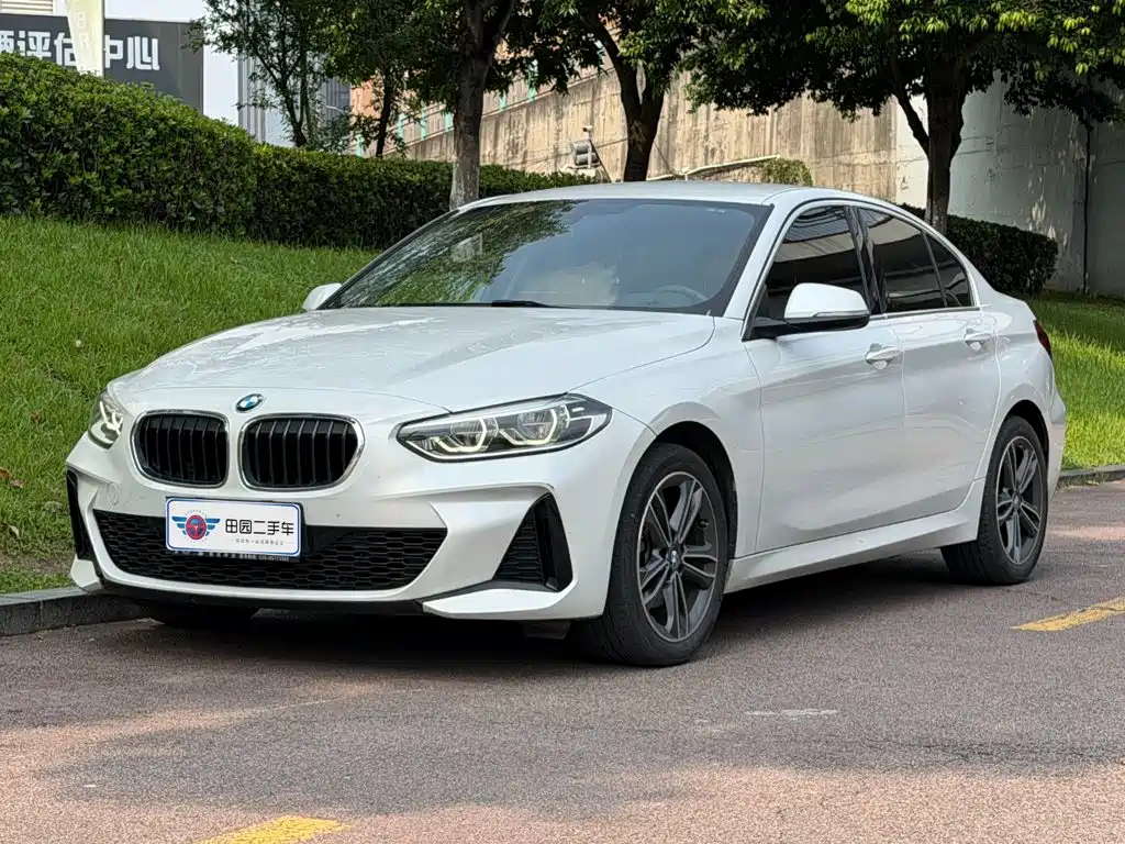 BMW 1 Series 2022 — фото 1