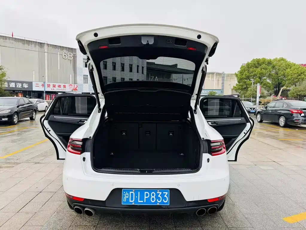 Porsche Macan 2017 — фото 17