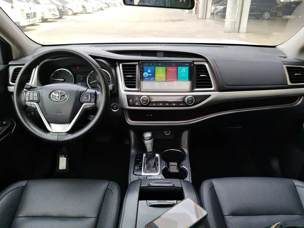 Toyota Highlander 2018 — фото 13