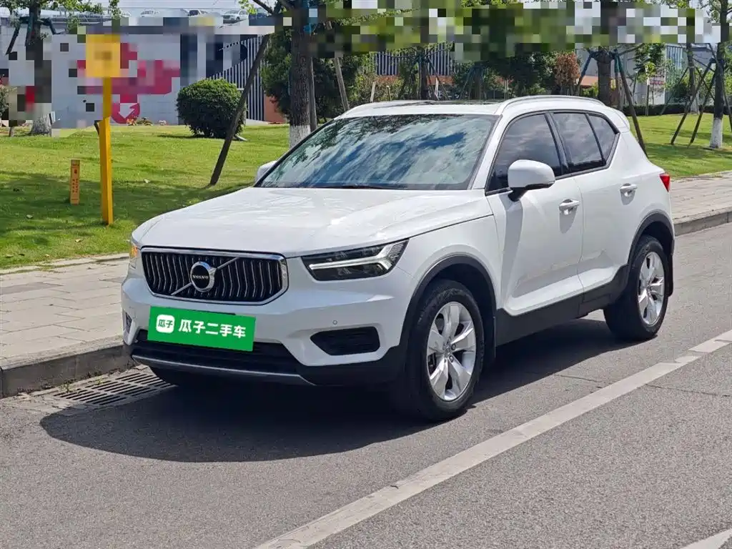 Volvo XC40 2021 — фото 2