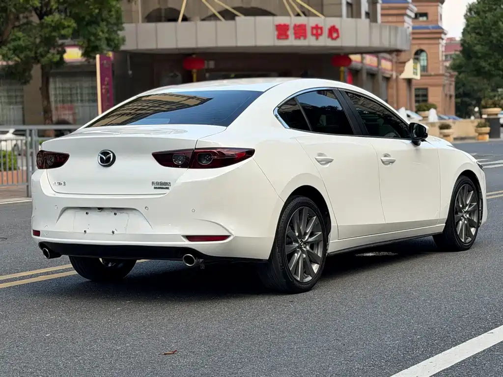 Mazda 3 Axela 2021 — фото 12