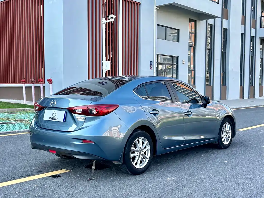 Mazda 3 Axela 2016