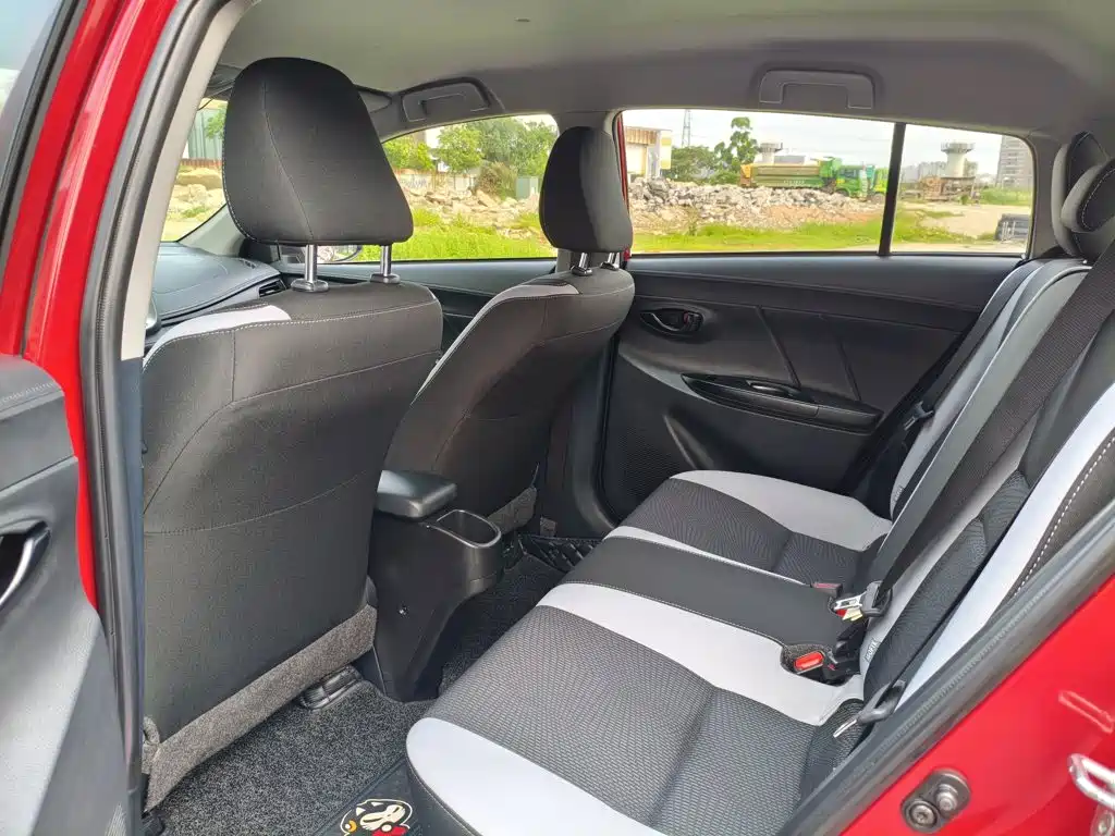 Toyota Yaris L 2020 — фото 13
