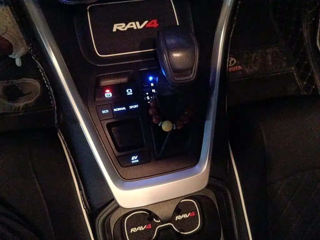 Toyota RAV4 2022 — фото 15