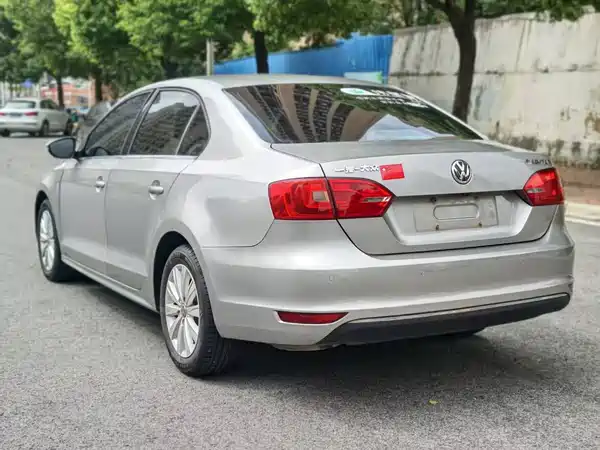 Volkswagen Sagitar 2015