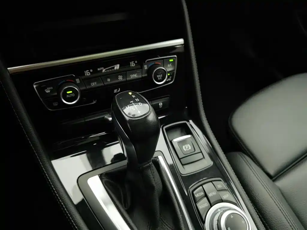 BMW 2 Series Active Tourer 2016 — фото 13
