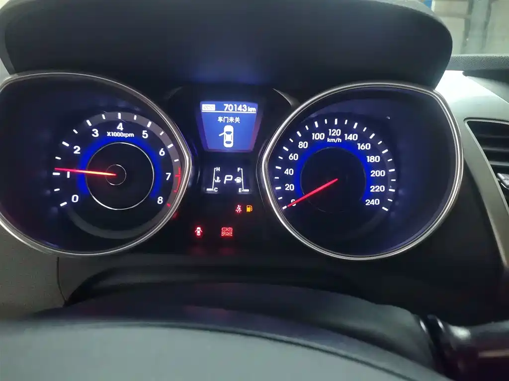 Hyundai Elantra Langdong 2017 — фото 12