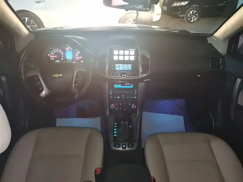 Chevrolet Captiva 2016 — фото 10