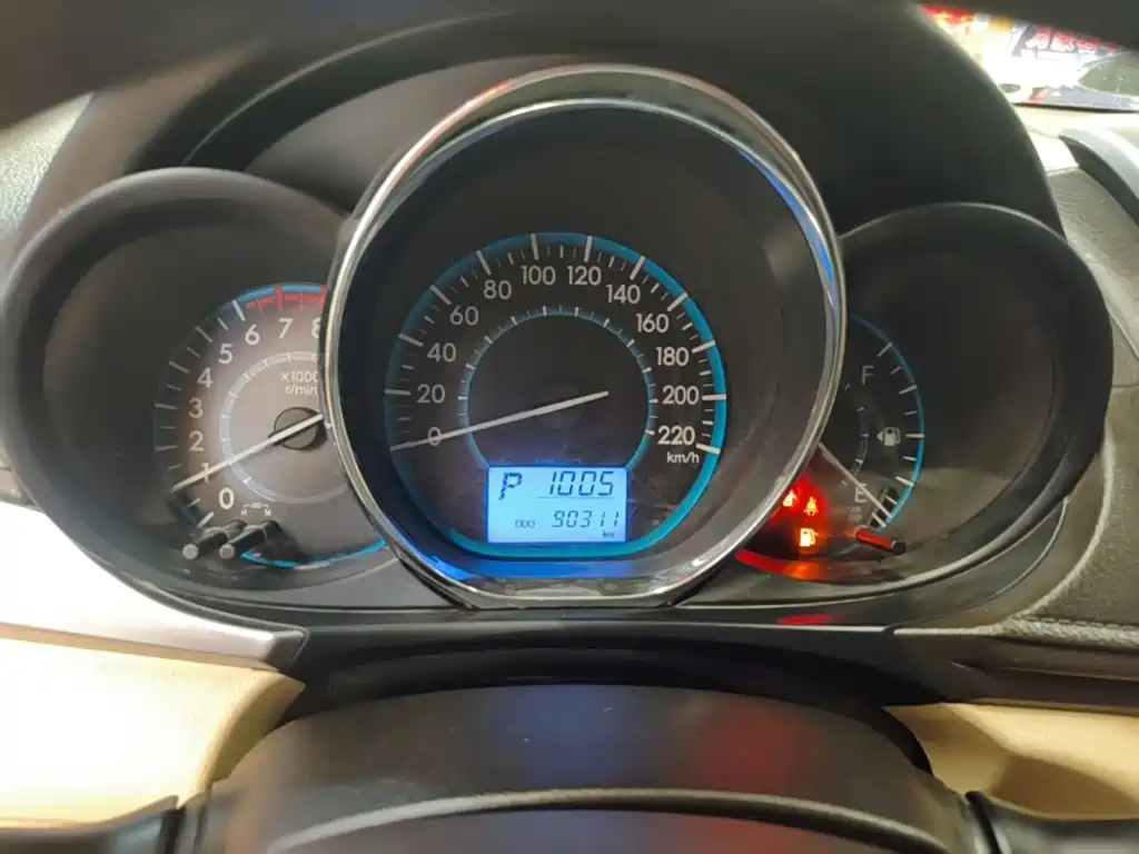 Toyota Vios 2015 — фото 12