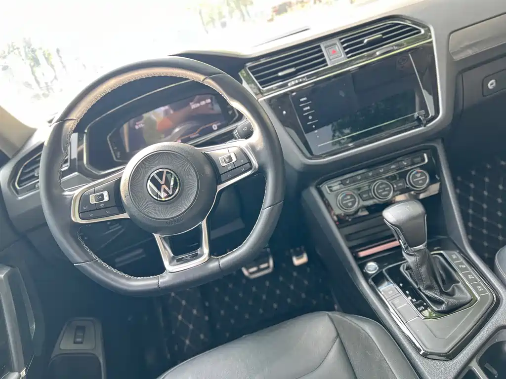 Volkswagen Tiguan L 2021 — фото 15
