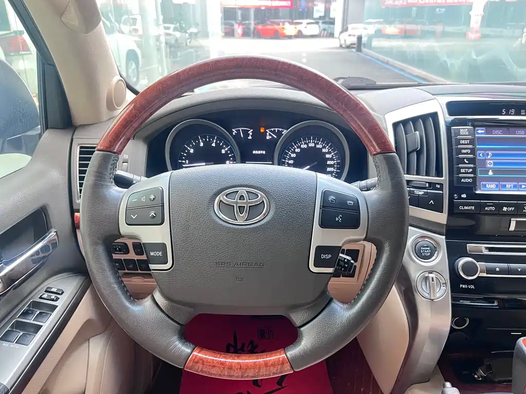 Toyota Land Cruiser 2013 — фото 12