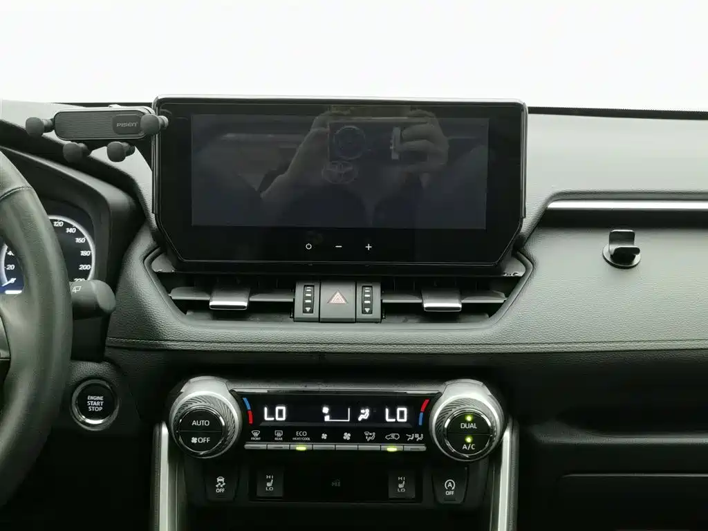 Toyota RAV4 2023 — фото 12